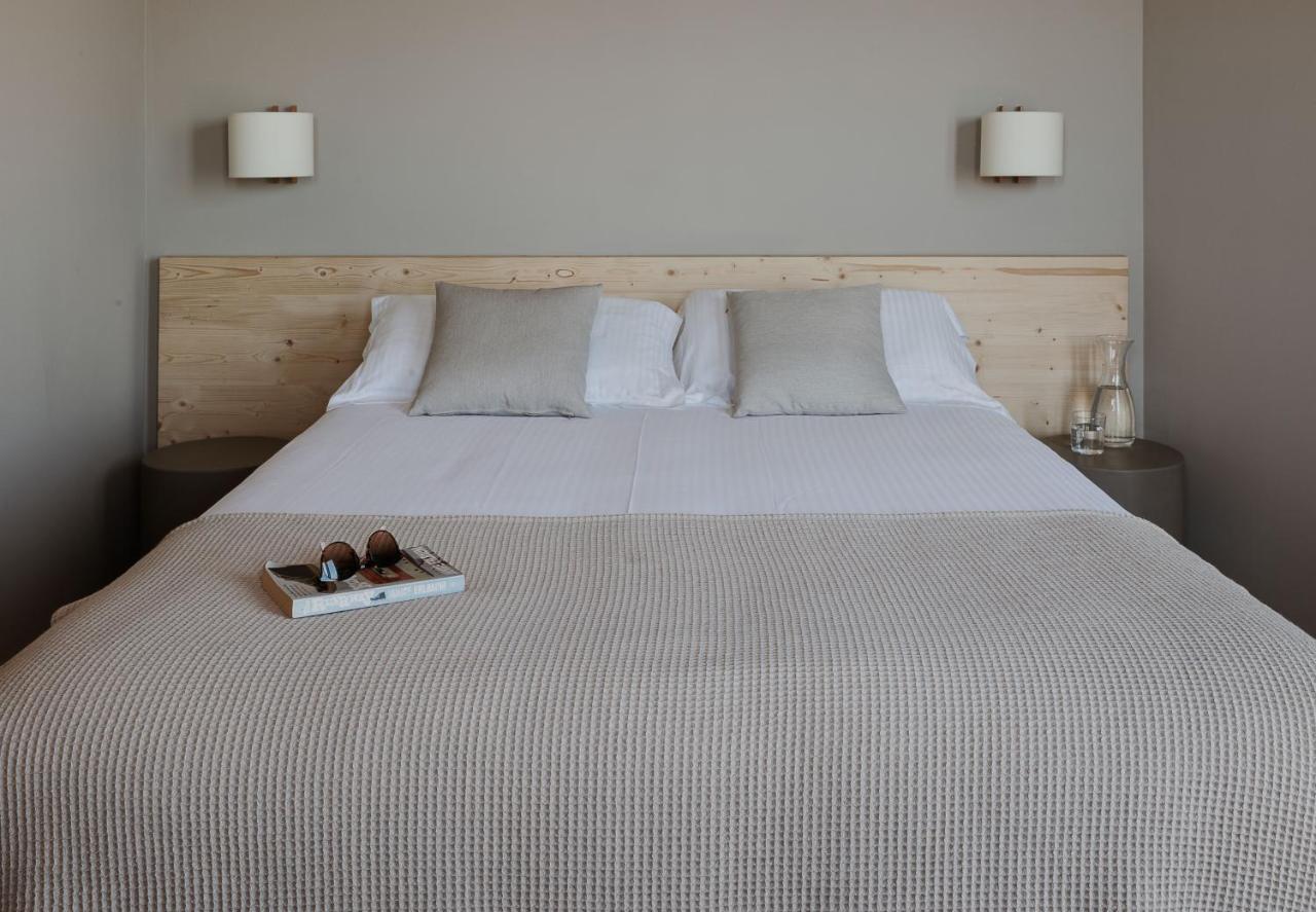 Hotel Llane Petit กาดาเกส ภายนอก รูปภาพ