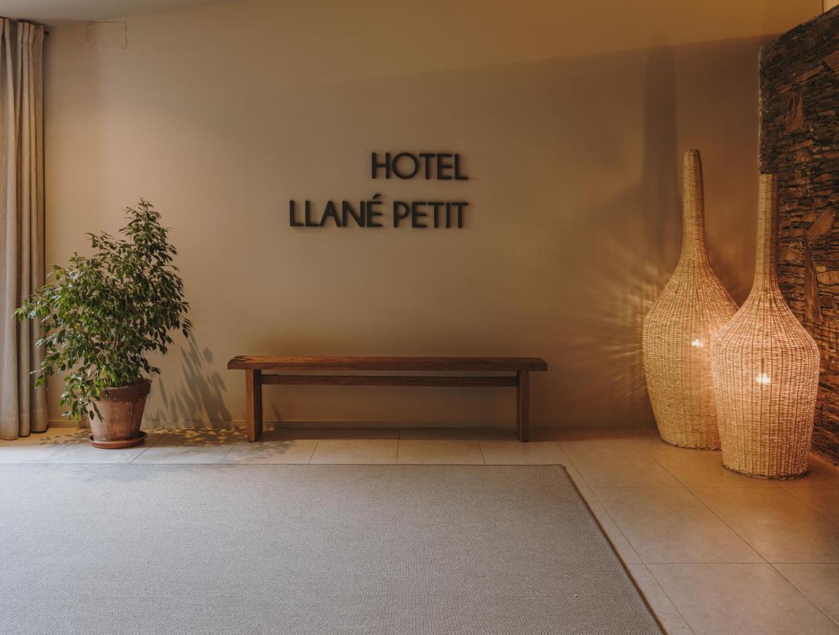 Hotel Llane Petit กาดาเกส ภายนอก รูปภาพ
